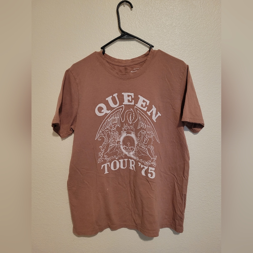 Abercrombie & Fitch Queen Band Tee